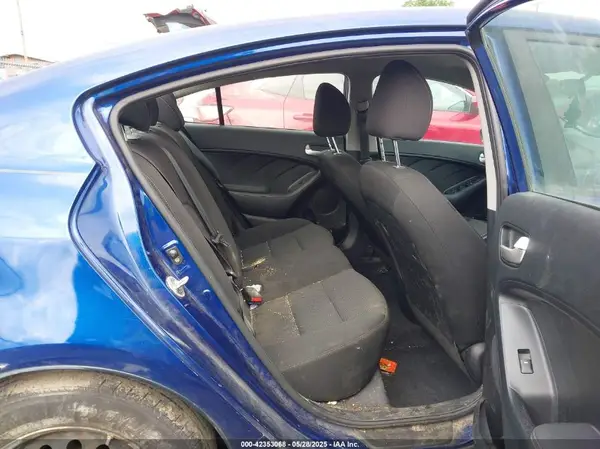 3KPFK4A70JE179656 2018 KIA FORTE - Image 8