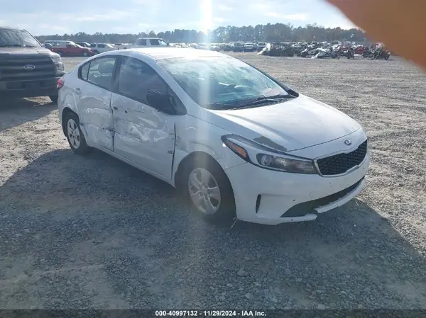 3KPFK4A70JE180550 2018 KIA FORTE - Image 1