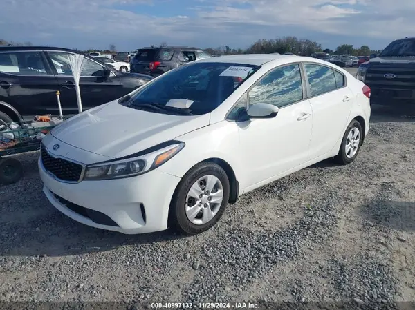 3KPFK4A70JE180550 2018 KIA FORTE - Image 2