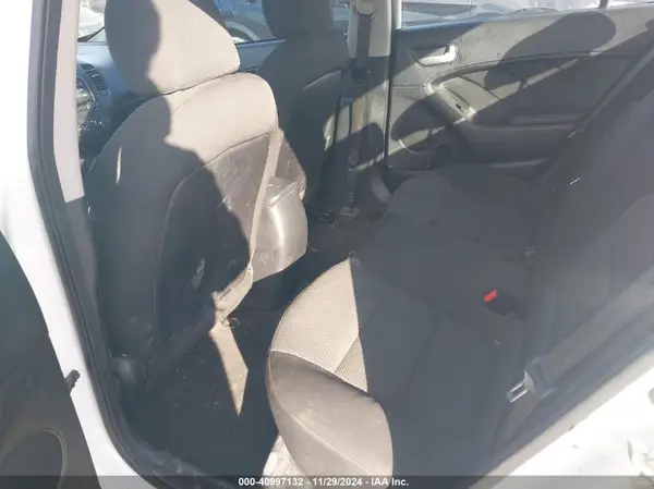 3KPFK4A70JE180550 2018 KIA FORTE - Image 8