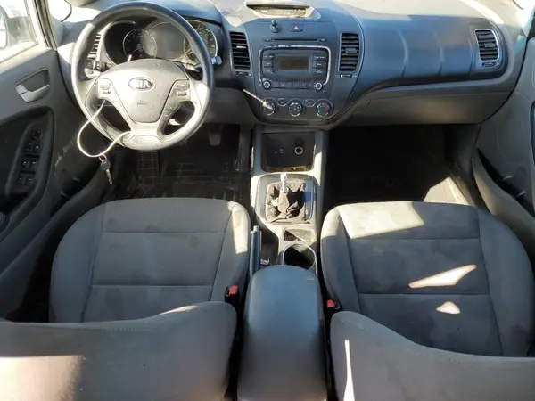 3KPFK4A70JE180841 2018 KIA FORTE - Image 8
