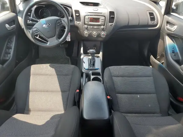 3KPFK4A70JE182945 2018 KIA FORTE - Image 8