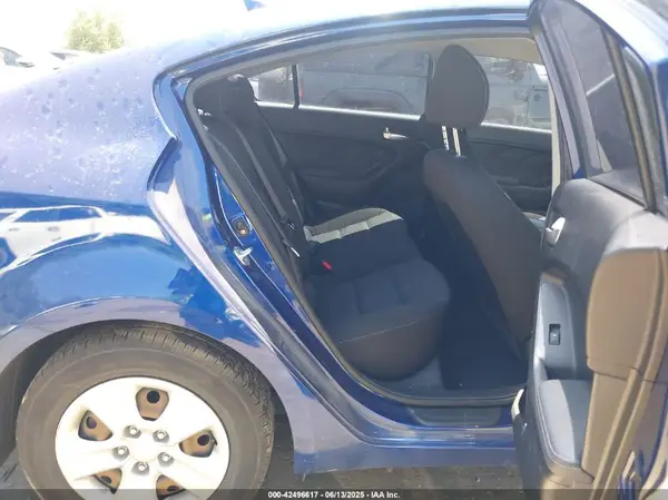 3KPFK4A70JE183836 2018 KIA FORTE - Image 8