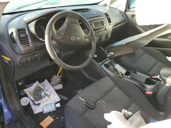3KPFK4A70JE184260 2018 KIA FORTE - Image 8