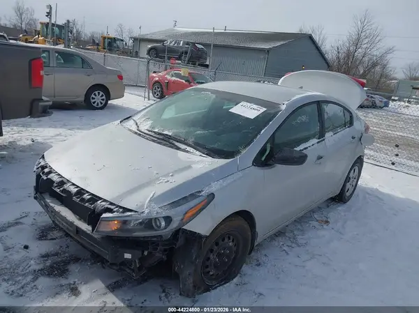 3KPFK4A70JE184694 2018 KIA FORTE - Image 2