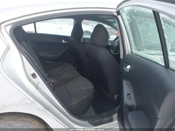 3KPFK4A70JE184694 2018 KIA FORTE - Image 8