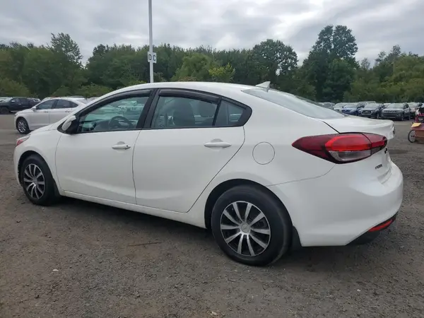 3KPFK4A70JE184923 2018 KIA FORTE - Image 2