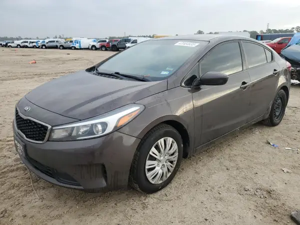 3KPFK4A70JE185103 2018 KIA FORTE - Image 1