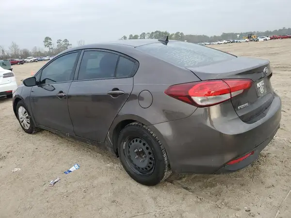 3KPFK4A70JE185103 2018 KIA FORTE - Image 2