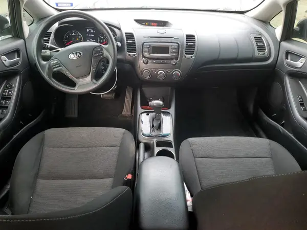 3KPFK4A70JE185103 2018 KIA FORTE - Image 8