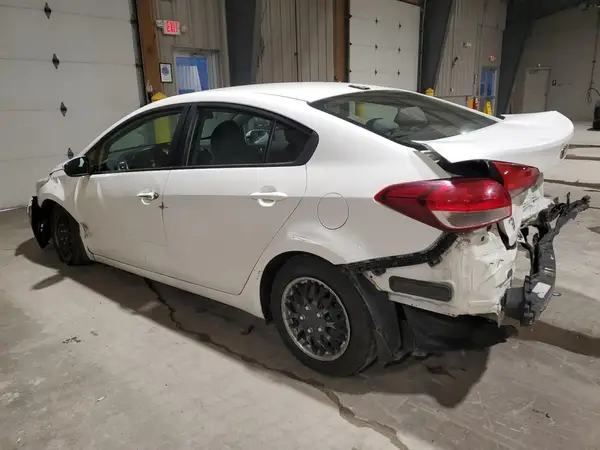 3KPFK4A70JE188132 2018 KIA FORTE - Image 2