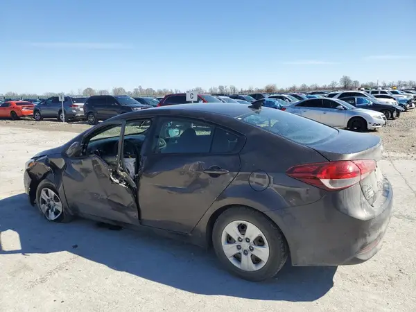 3KPFK4A70JE189619 2018 KIA FORTE - Image 2