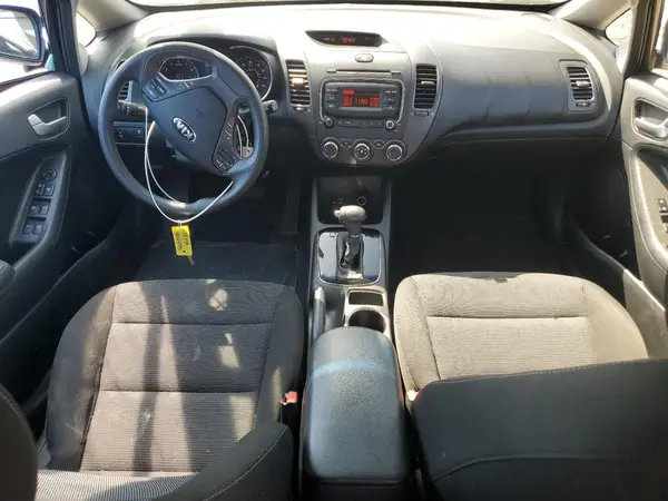 3KPFK4A70JE189619 2018 KIA FORTE - Image 8