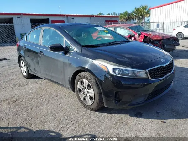3KPFK4A70JE193167 2018 KIA FORTE - Image 1