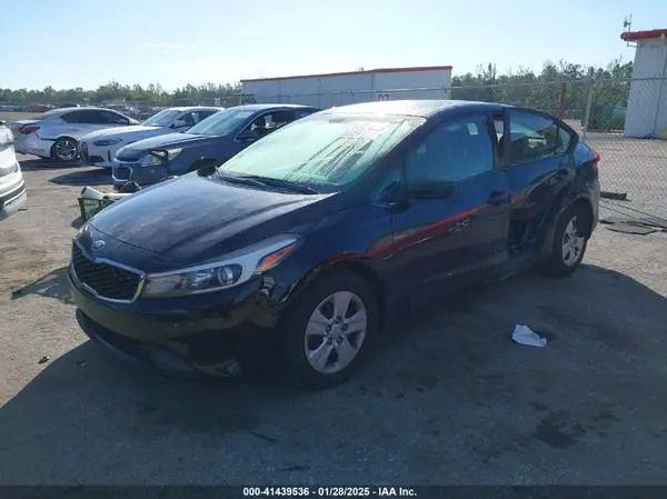 3KPFK4A70JE193167 2018 KIA FORTE - Image 2