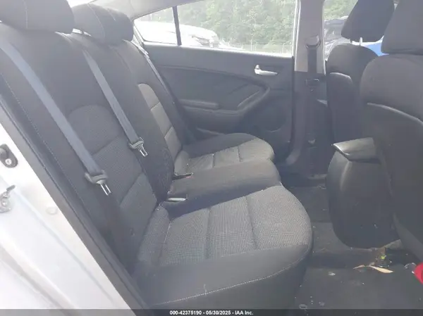 3KPFK4A70JE193265 2018 KIA FORTE - Image 8
