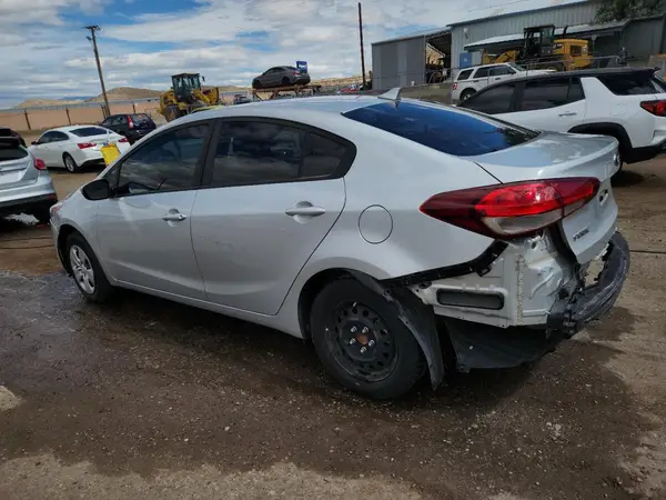 3KPFK4A70JE195338 2018 KIA FORTE - Image 2