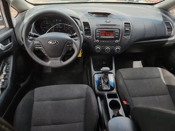 3KPFK4A70JE195338 2018 KIA FORTE - Image 8