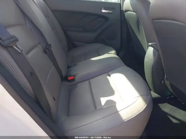 3KPFK4A70JE196182 2018 KIA FORTE - Image 8