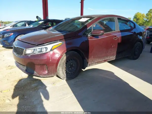 3KPFK4A70JE199597 2018 KIA FORTE - Image 2