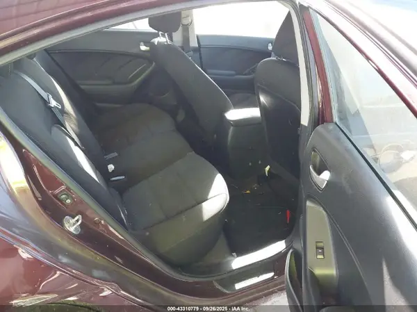 3KPFK4A70JE199597 2018 KIA FORTE - Image 8