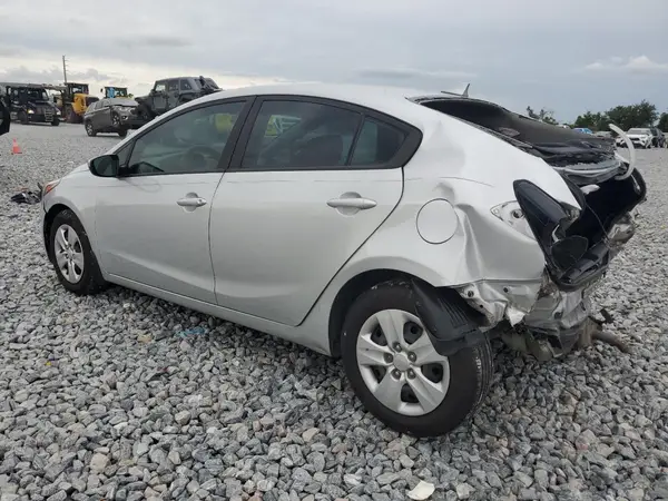 3KPFK4A70JE203356 2018 KIA FORTE - Image 2