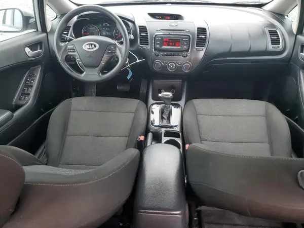 3KPFK4A70JE203356 2018 KIA FORTE - Image 8
