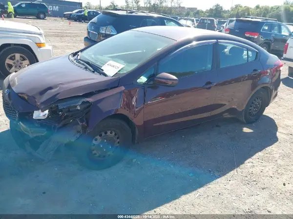 3KPFK4A70JE204247 2018 KIA FORTE - Image 2