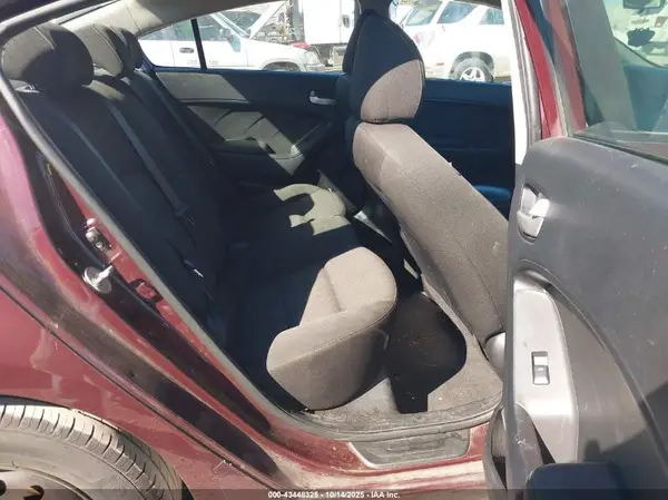 3KPFK4A70JE204247 2018 KIA FORTE - Image 8