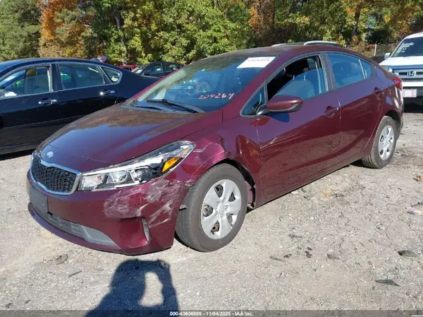 3KPFK4A70JE204264 2018 KIA FORTE - Image 2