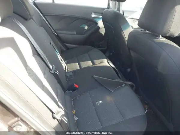 3KPFK4A70JE205690 2018 KIA FORTE - Image 8