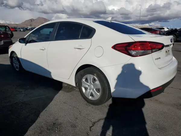 3KPFK4A70JE206371 2018 KIA FORTE - Image 2
