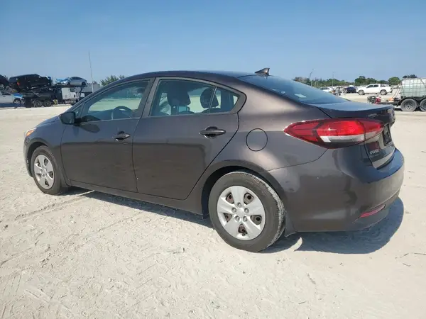3KPFK4A70JE208346 2018 KIA FORTE - Image 2