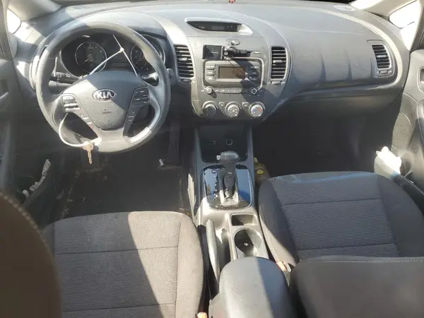 3KPFK4A70JE208346 2018 KIA FORTE - Image 8