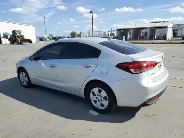 3KPFK4A70JE209044 2018 KIA FORTE - Image 2