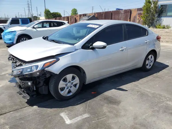 3KPFK4A70JE209058 2018 KIA FORTE - Image 1