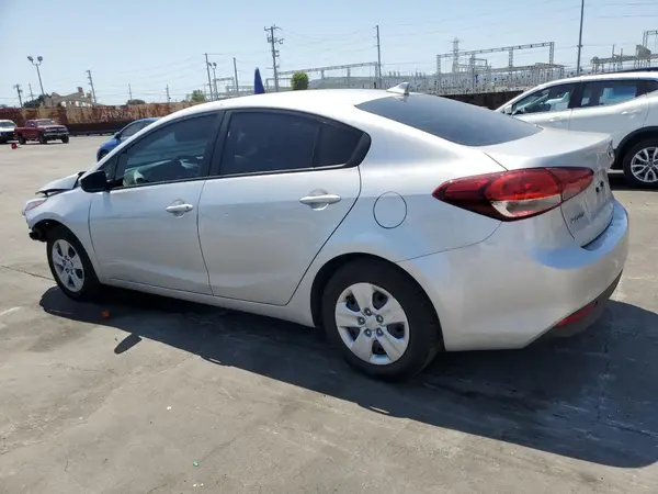3KPFK4A70JE209058 2018 KIA FORTE - Image 2