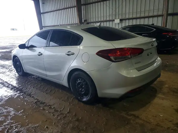 3KPFK4A70JE209884 2018 KIA FORTE - Image 2