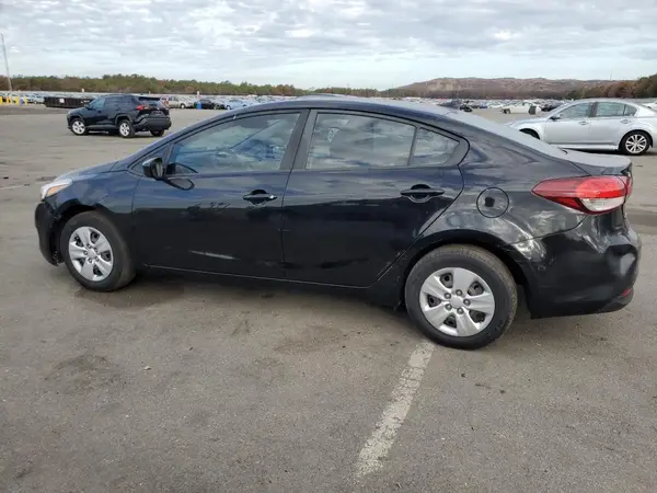 3KPFK4A70JE210324 2018 KIA FORTE - Image 2