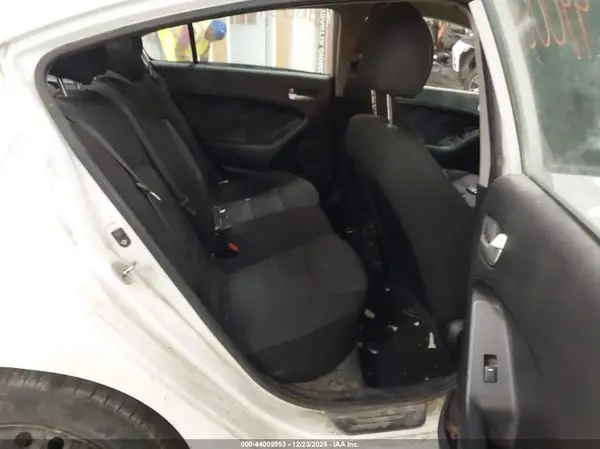 3KPFK4A70JE213837 2018 KIA FORTE - Image 8