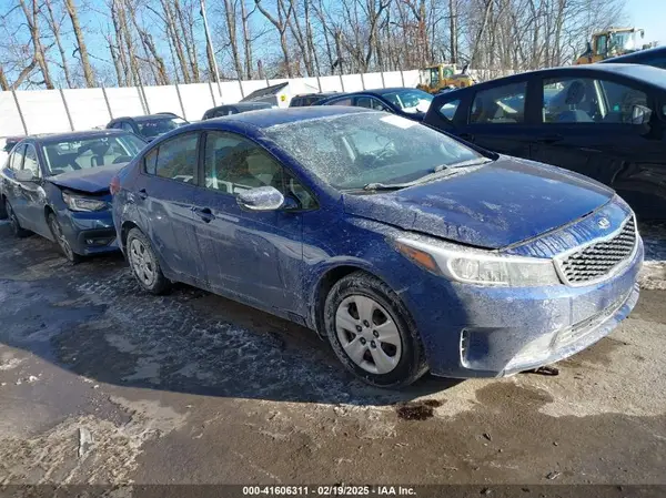 3KPFK4A70JE214129 2018 KIA FORTE - Image 1