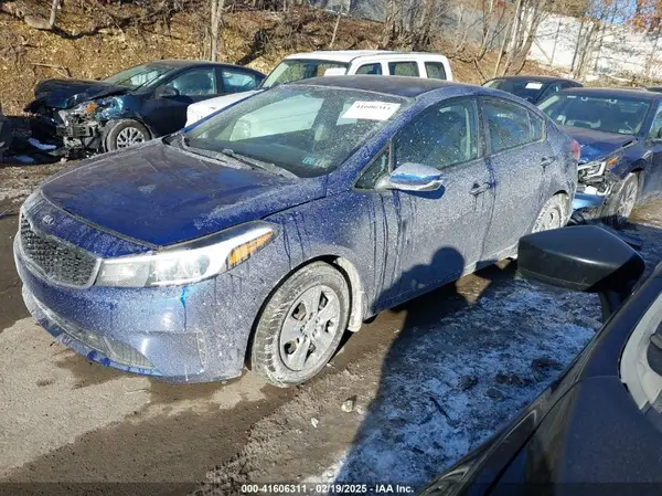 3KPFK4A70JE214129 2018 KIA FORTE - Image 2