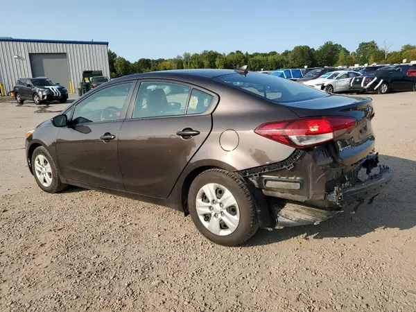 3KPFK4A70JE216186 2018 KIA FORTE - Image 2