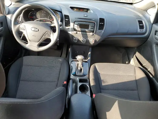3KPFK4A70JE216186 2018 KIA FORTE - Image 8