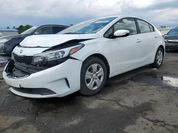3KPFK4A70JE216902 2018 KIA FORTE - Image 1