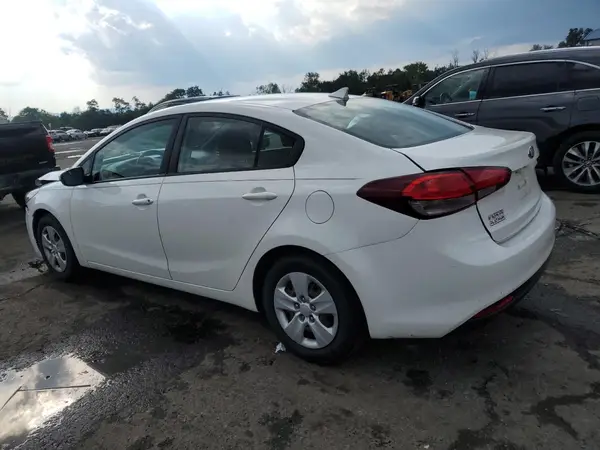 3KPFK4A70JE216902 2018 KIA FORTE - Image 2