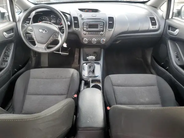 3KPFK4A70JE216902 2018 KIA FORTE - Image 8