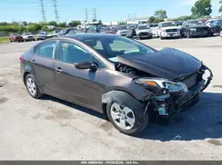 3KPFK4A70JE217385 2018 KIA FORTE