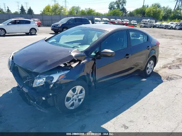 3KPFK4A70JE217385 2018 KIA FORTE - Image 2