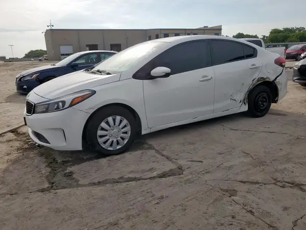 3KPFK4A70JE218715 2018 KIA FORTE - Image 1